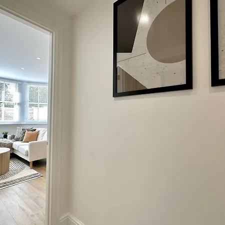 Higgihaus #56a Cool Quiet Stylish Awesome Location *