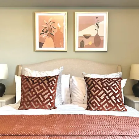 Higgihaus #56a Cool Quiet Stylish Awesome Location *