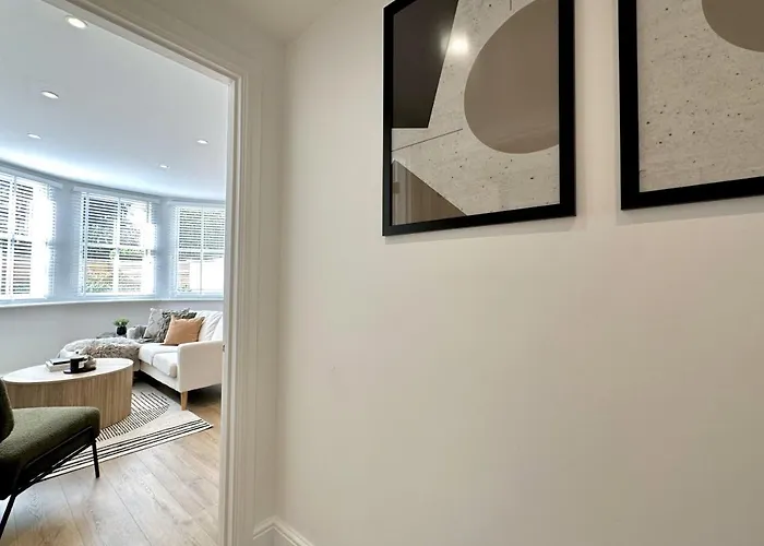 Higgihaus #56a Cool Quiet Stylish Awesome Location *