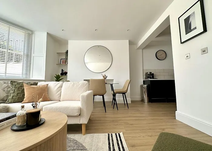 Higgihaus #56a Cool Quiet Stylish Awesome Location *